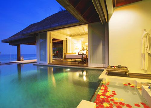 piscina hotel lujo naladhu resort maldives