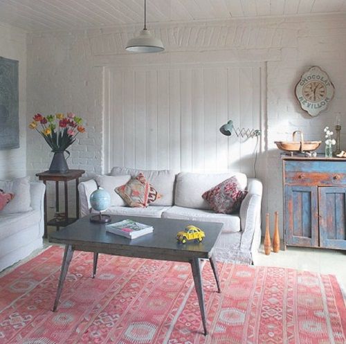 sofa casa de campo y alfombra kilim