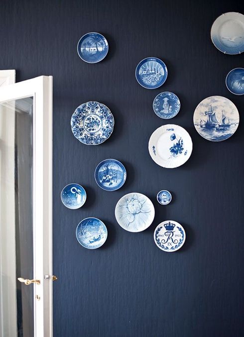 platos azules ceramica bajilla ideas decoracion paredes