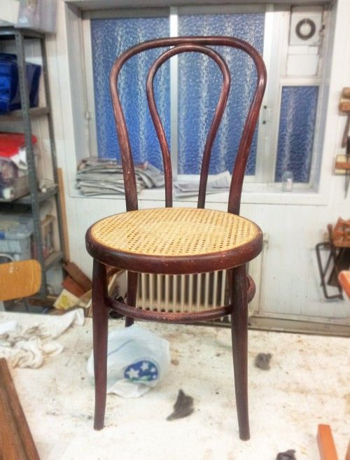 restauración de unas sillas tipo thonet