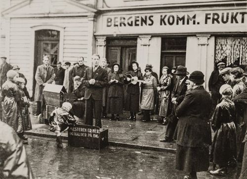 Florentino Díaz, "Predicador callejero". Oslo, 1935. De la muestra "Pasajes de Europa"