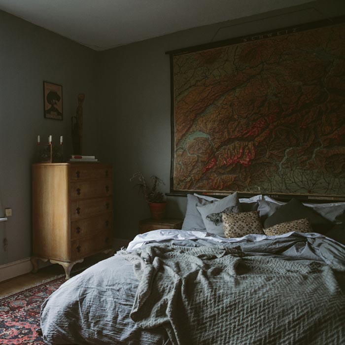dormitorio masculino tonos grises