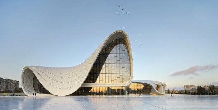 Centro de Heydar Aliyev arquitecta Zaha Hadid futurista baku azerbaijan fallecida edificio blanco curvas