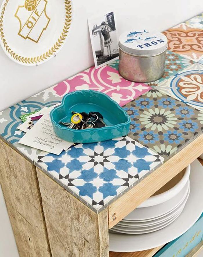 mesa con azulejos
