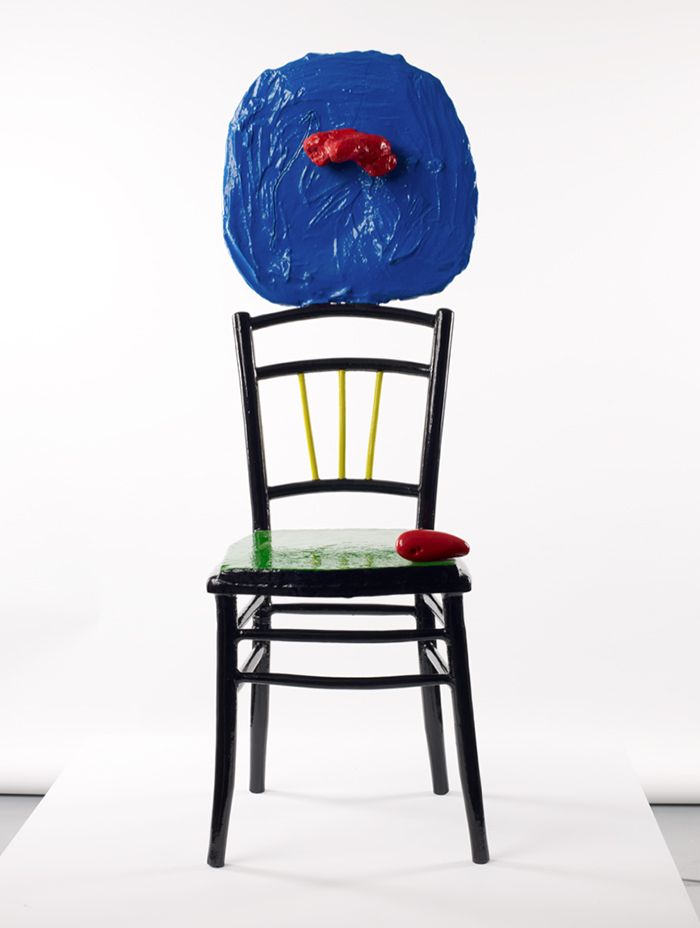 escultura silla pintada miro pierda roja negra miro y el objeto caixa forum exposicion joan miro escultura antipintura