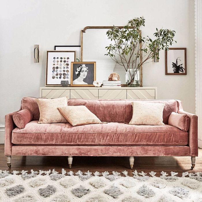 sofa rosa vintage con espejo