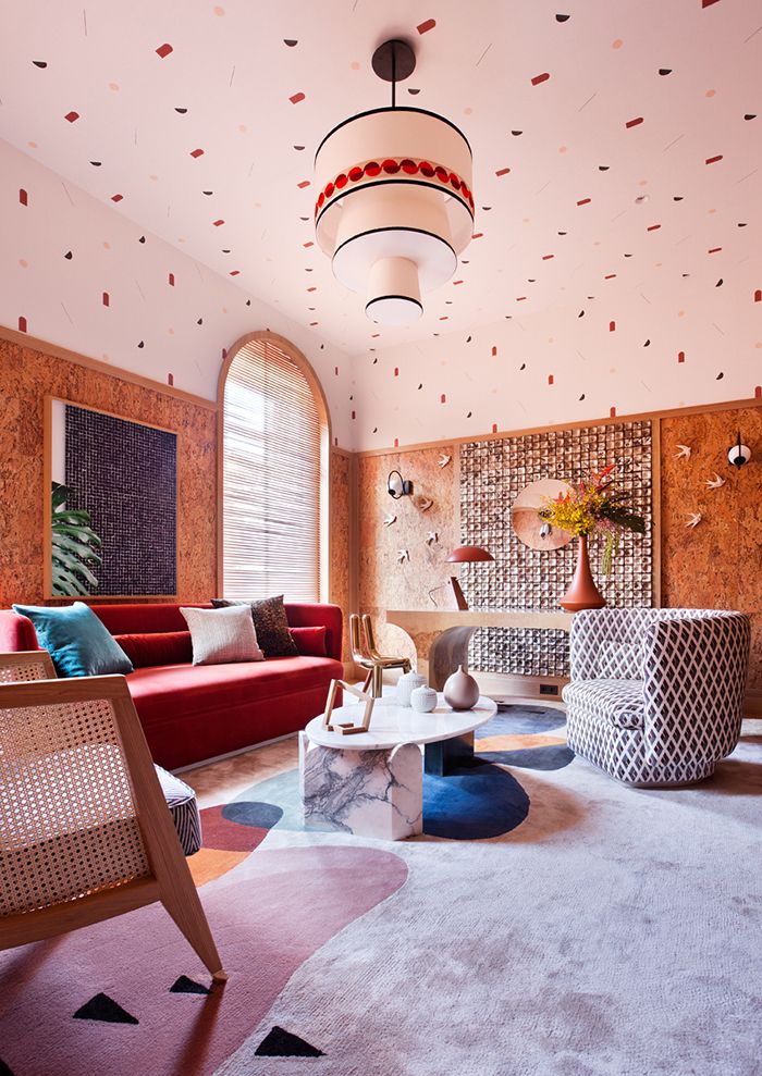 Sala de estar con gresite pared Erico Navazo Casa decor 2019