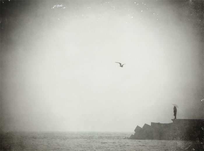 foto blanco y negro faro mar