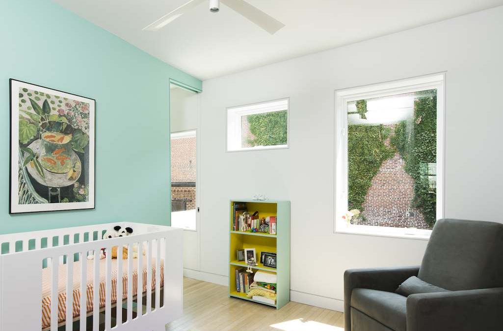Ventiladores de techo en la habitación de los niños y bebés