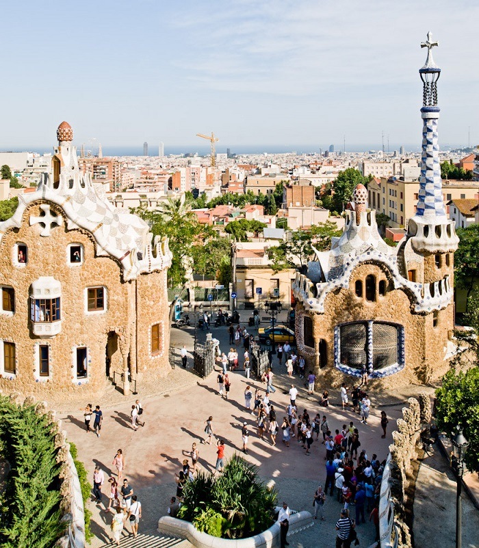 palacio guell desde arriba, Antonio Gaudí, el maestro del modernismo catalán