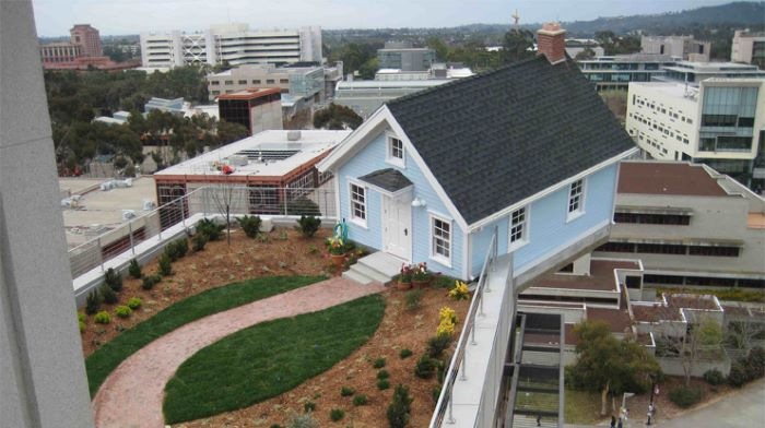 Casa colgada de San Diego con jardín