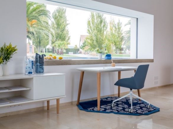 Home Office estilo mediterráneo con colores cálidos