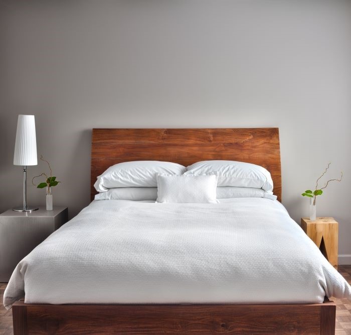 dormitorio con cama con colchón artesano de alta calidad y de diseño