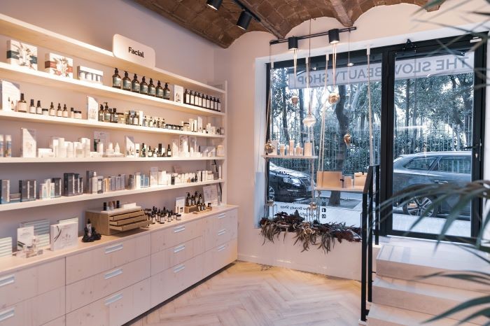 Interior de la tienda de cosmética Slow Beauty ubicada en Barcelona