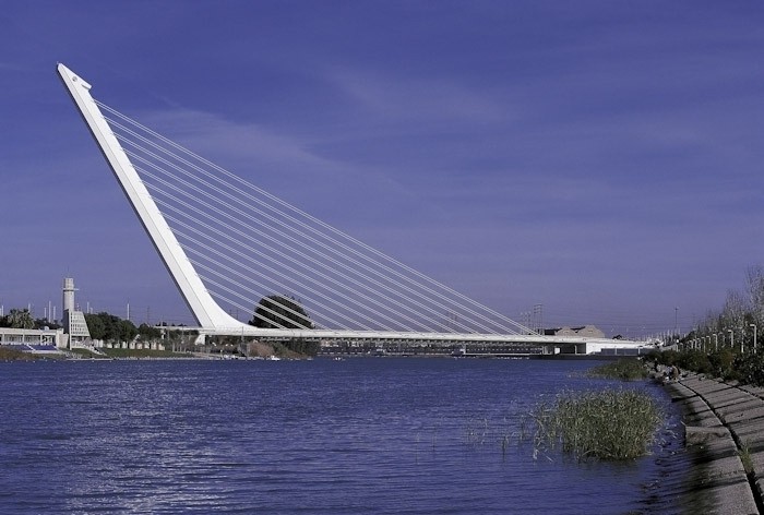 puente atirantado