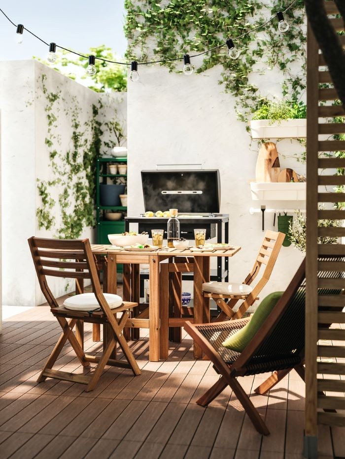 Mesa y sillas de madera para jardín de IKEA