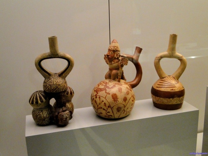 Piezas y objetos en el Museo de América en Madrid