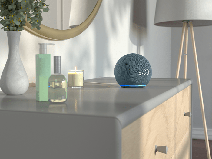 dispositivo de Amazon Echo Dot con reloj para tu hogar