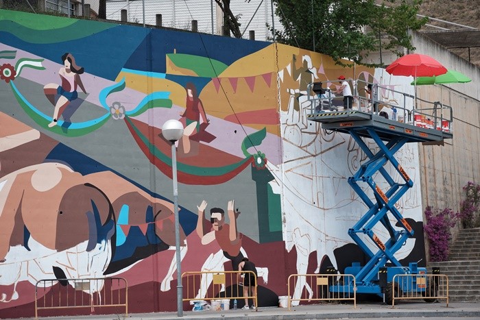 grua pintores vallas mural grande