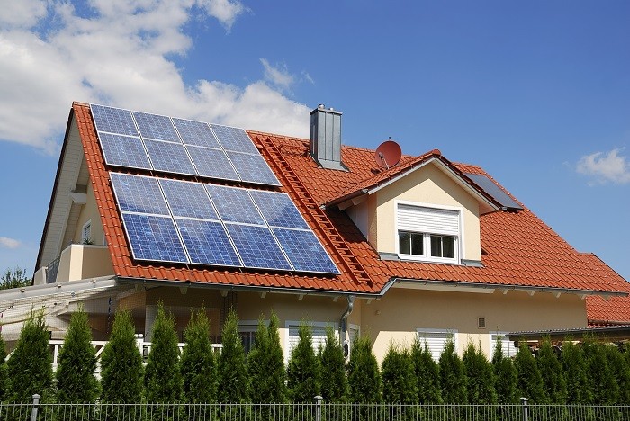 Energías renovables para una casa mediante placas solares