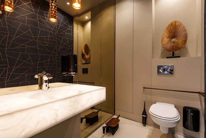 cuarto de baño con un estilo industrial elegante
