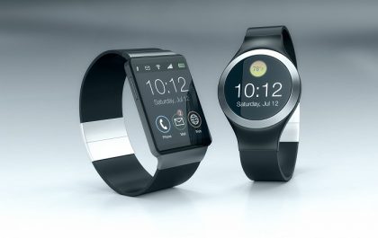 dos relojes smartwatch negros con diferentes estilos de diseño