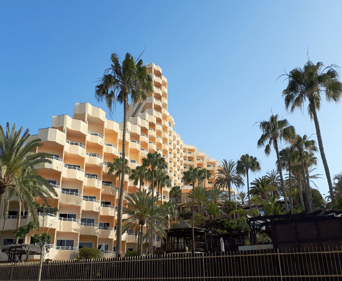 Hotel de Gran Canarias con palmeras