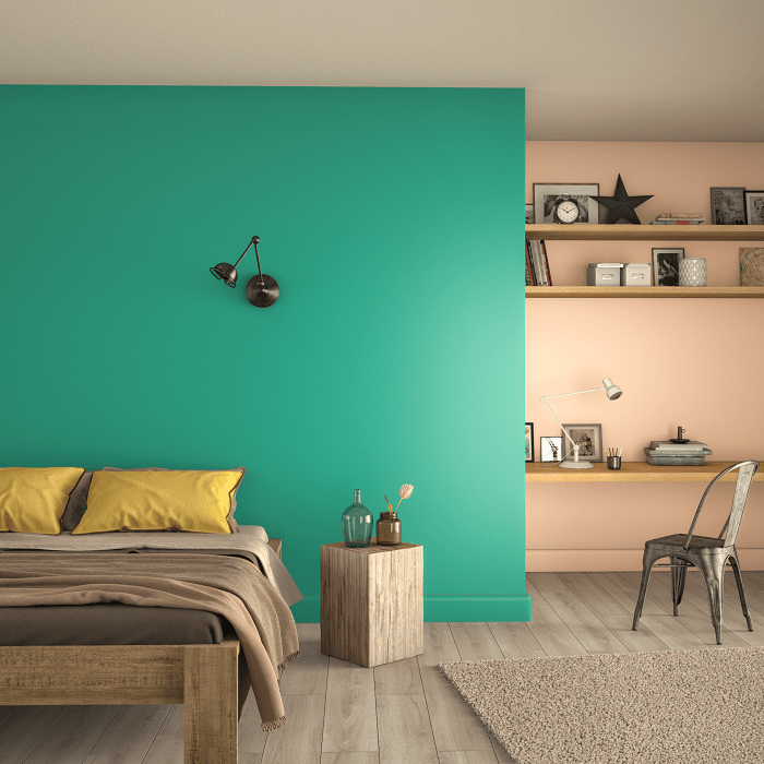 Decoración de una pared en color verde menta en una habitación