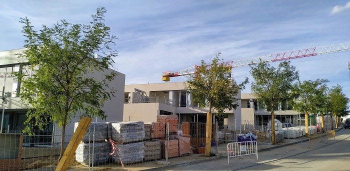 Construcción de bloques de pisos en La Solana en Valdebebas