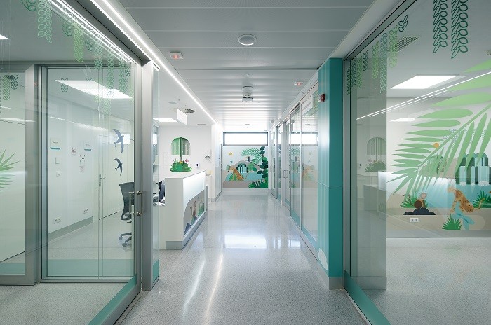 Interior y pasillos-de-Hospital-Quironsalud-Valle-del-Henares
