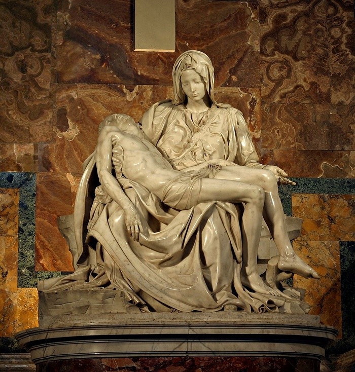 escultura marmol paños cuerpo mujer