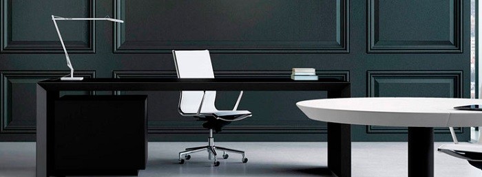 mesa y silla de oficina