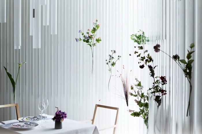 interiorismo restaurante plantas mantel silla