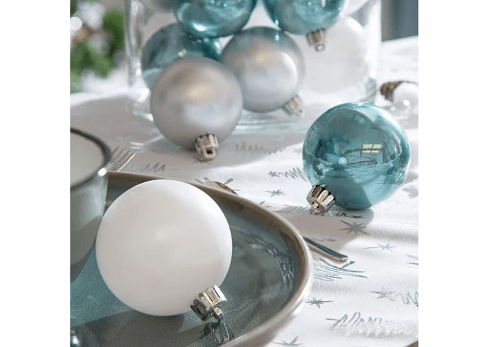 bolas de navidad en estilo nórdico de Leroy Merlin