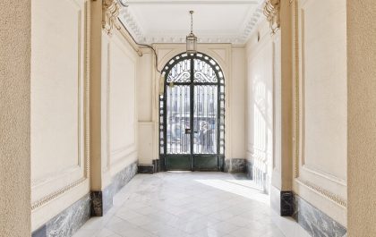 Pasillo del interior de Casa Decor 2022