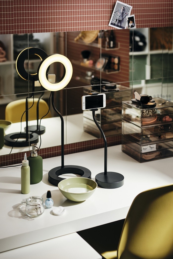 mesa con aro de luz Ikea