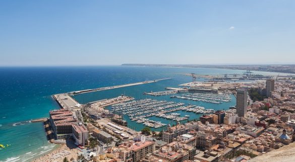 Vistas del puerto de Alicante