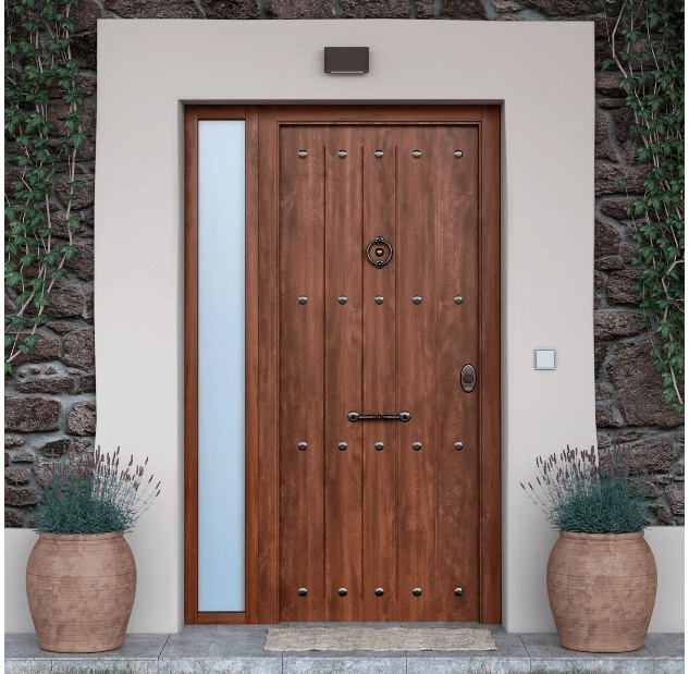 Fachada con puerta de entrada acorazada rústica de Leroy Merlin