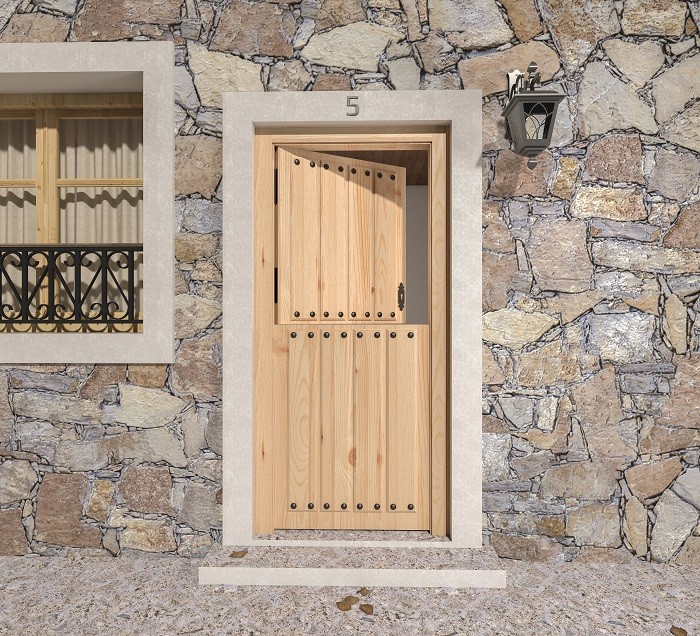 Fachada con puerta de entrada para barnizar y ventana