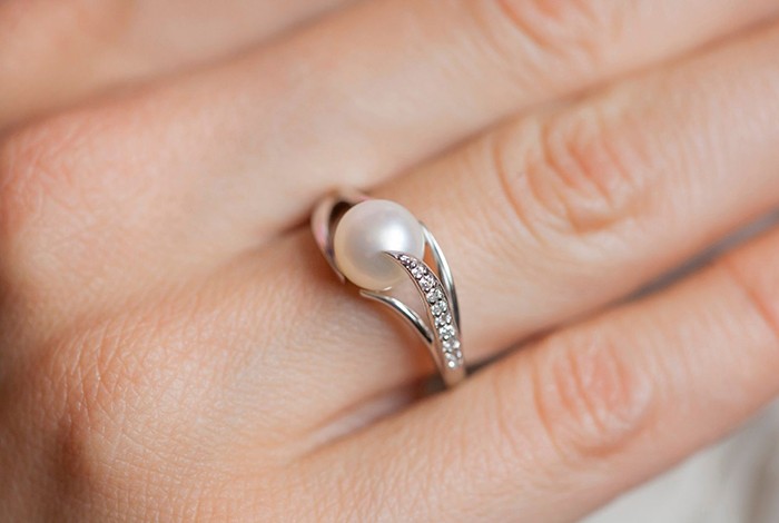 anillo de compromiso de perla