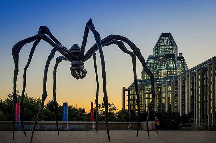 escultura de araña