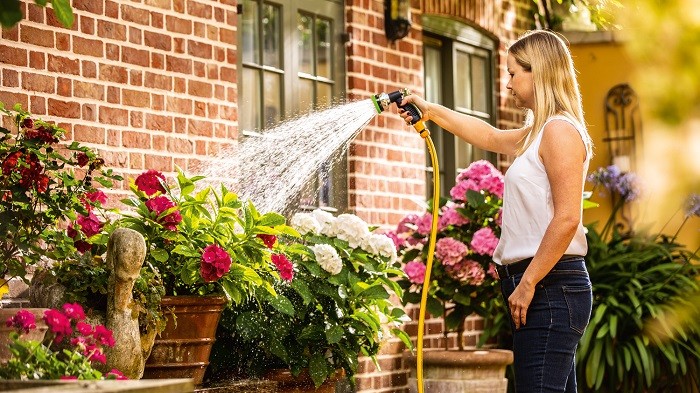 Bosch Home & Garden anima a reutilizar el agua de lluvia para regar el jardín