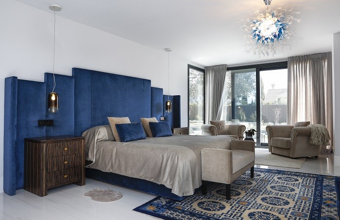 dormitorio principal en tonos azules