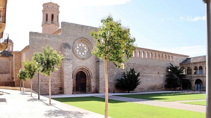 exterior de hospedería monasterio de Rueda