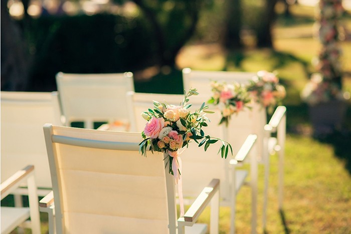sillas de fiestas con flores