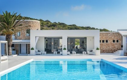 villa de lujo en Ibiza Tagomago con piscina