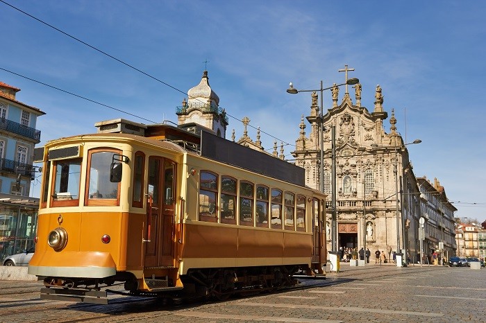 tranvía de la ciudad de Oporto