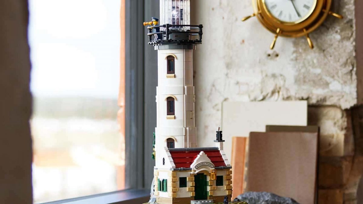 LEGO® Ideas nos trae un faro de luz motorizado para iluminar nuestros espacios favoritos