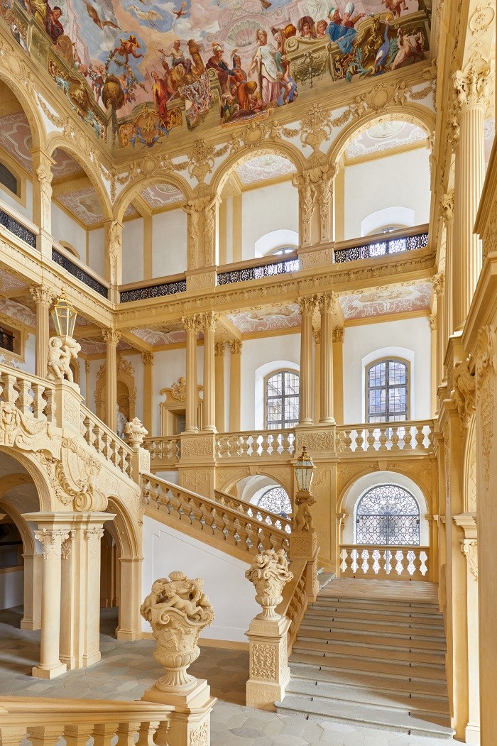 hall escaleras de Palacio