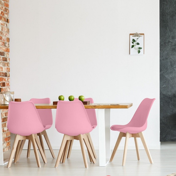 silla en salón de estilo nórdico en color rosa